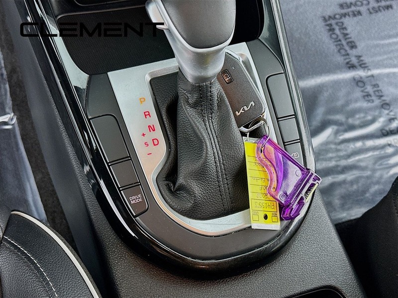 Kia Forte Vehicle Full-screen Gallery Image 23