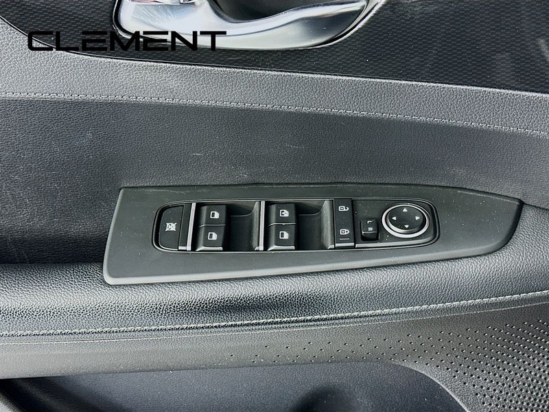 Kia Forte Vehicle Full-screen Gallery Image 24