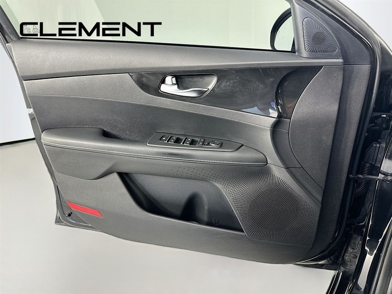Kia Forte Vehicle Full-screen Gallery Image 26
