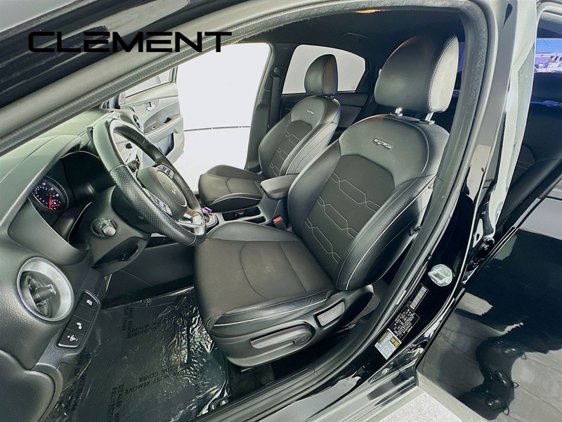 Kia Forte Vehicle Full-screen Gallery Image 28