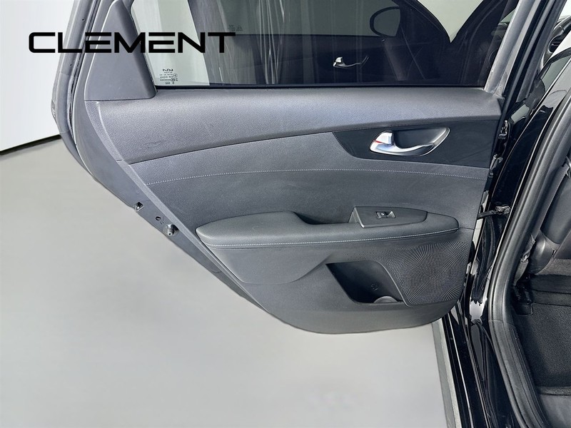 Kia Forte Vehicle Full-screen Gallery Image 29