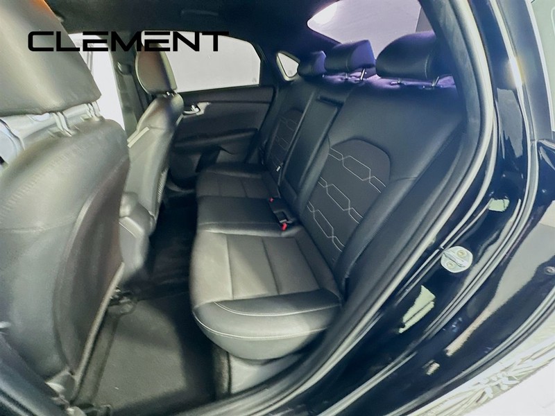 Kia Forte Vehicle Full-screen Gallery Image 30