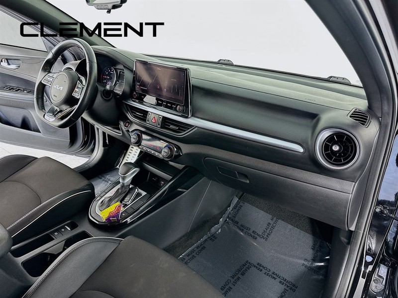 Kia Forte Vehicle Full-screen Gallery Image 32