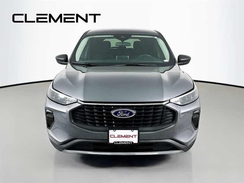 Ford Escape Vehicle Full-screen Gallery Image 3
