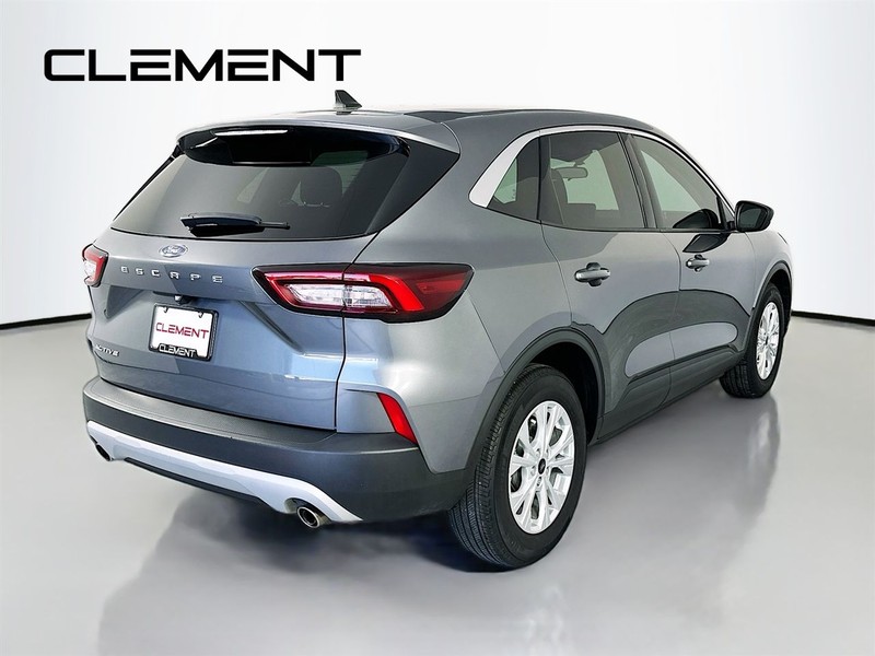 Ford Escape Vehicle Full-screen Gallery Image 7