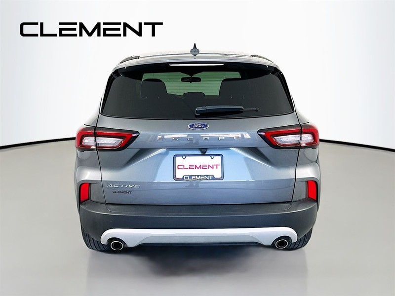 Ford Escape Vehicle Full-screen Gallery Image 8