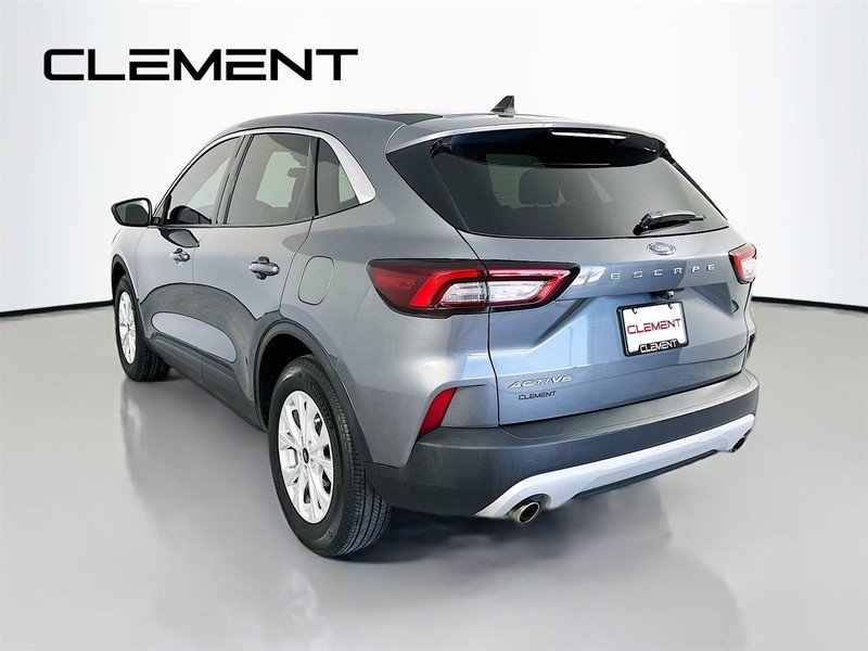 Ford Escape Vehicle Full-screen Gallery Image 10