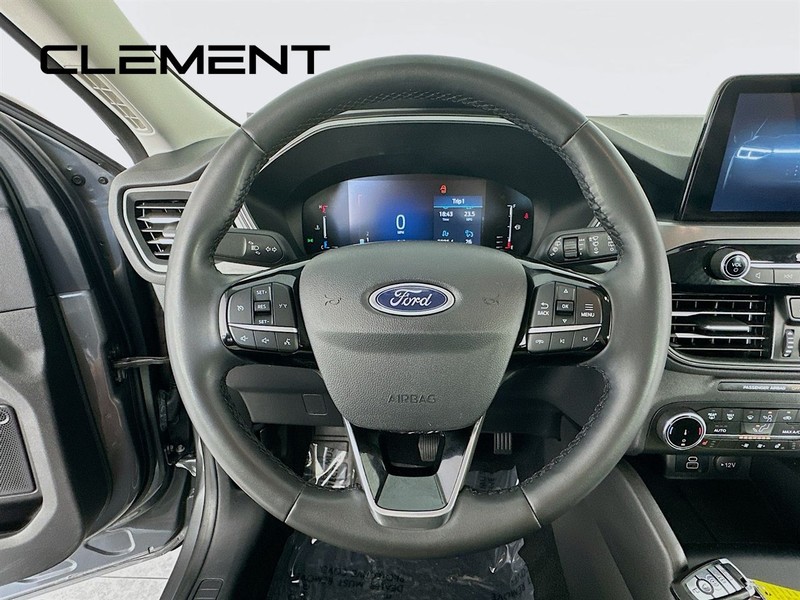 Ford Escape Vehicle Full-screen Gallery Image 15
