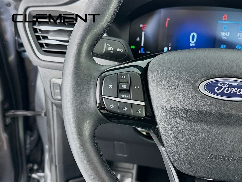 Ford Escape Vehicle Full-screen Gallery Image 16