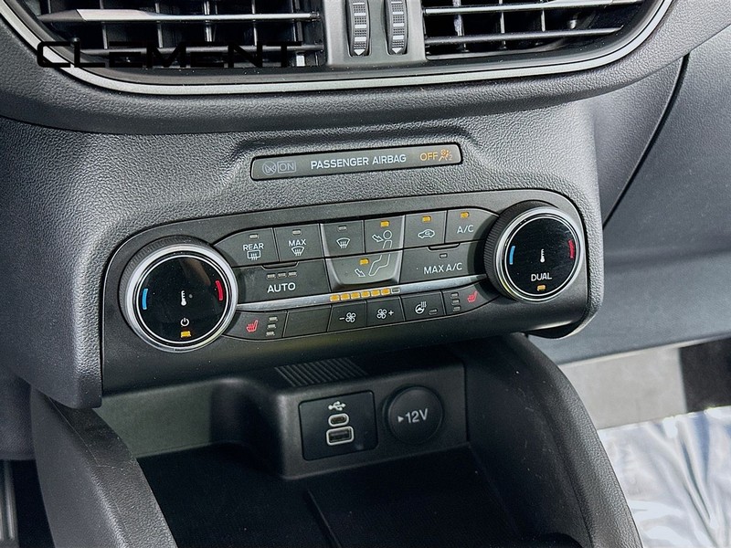 Ford Escape Vehicle Full-screen Gallery Image 22
