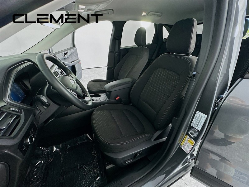 Ford Escape Vehicle Full-screen Gallery Image 29