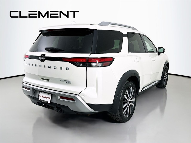 Nissan Pathfinder Vehicle Full-screen Gallery Image 7