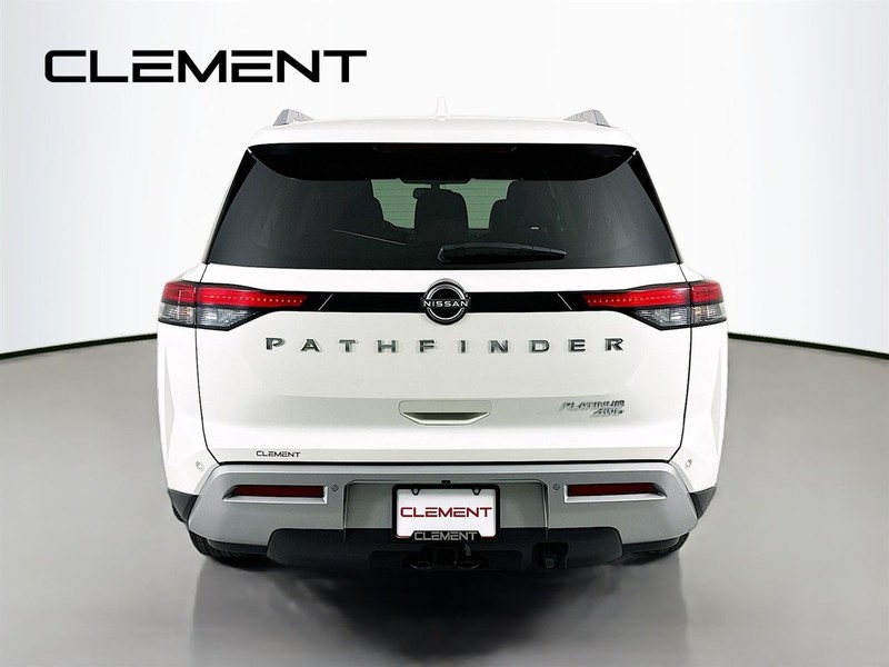 Nissan Pathfinder Vehicle Full-screen Gallery Image 8