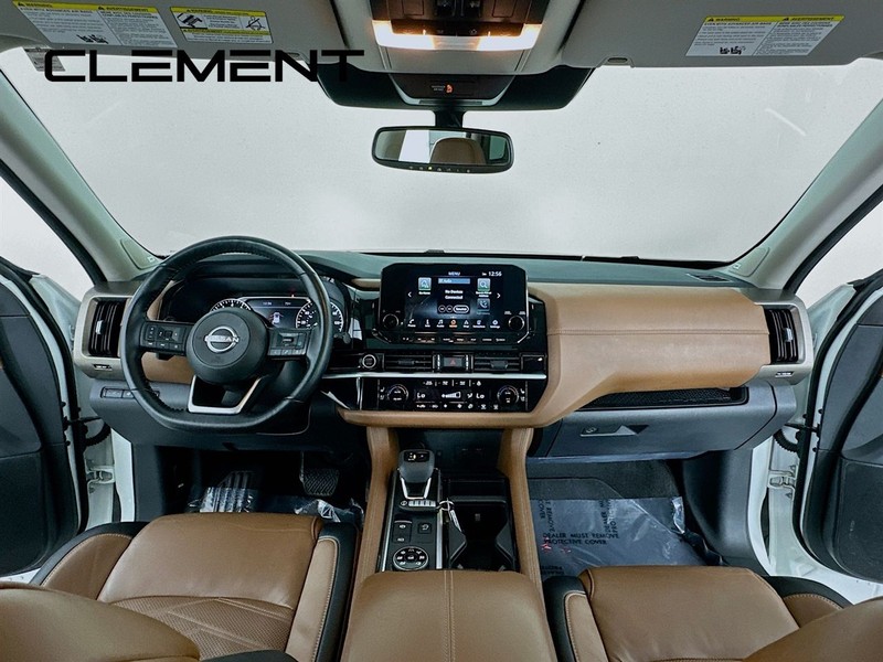 Nissan Pathfinder Vehicle Full-screen Gallery Image 12