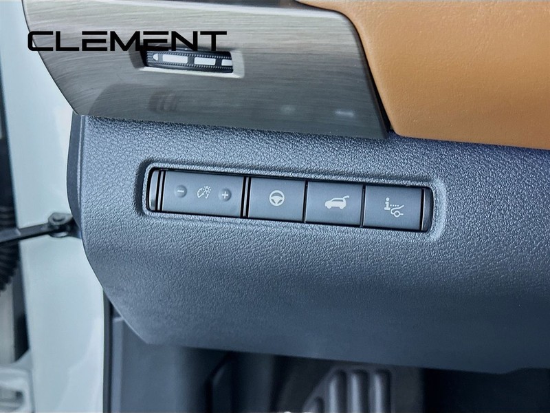 Nissan Pathfinder Vehicle Full-screen Gallery Image 14