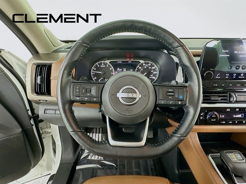 Nissan Pathfinder Vehicle Full-screen Gallery Image 15