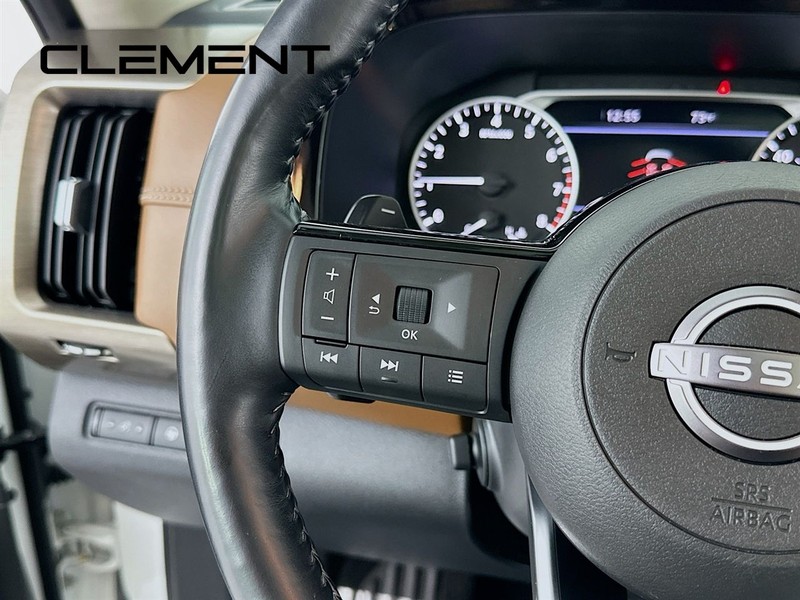 Nissan Pathfinder Vehicle Full-screen Gallery Image 16