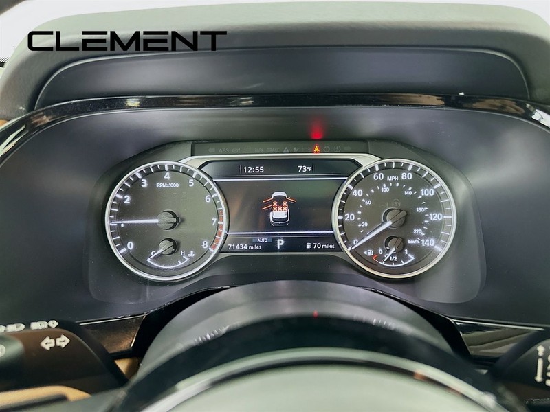 Nissan Pathfinder Vehicle Full-screen Gallery Image 18