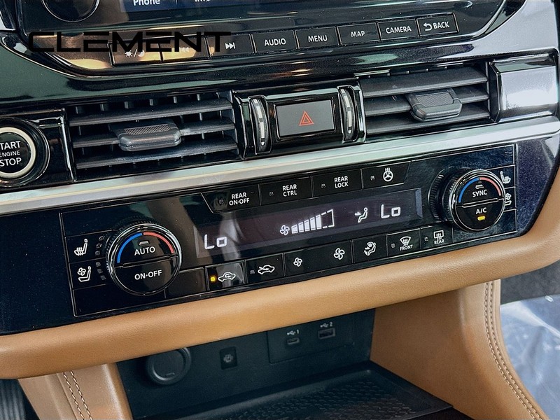 Nissan Pathfinder Vehicle Full-screen Gallery Image 22