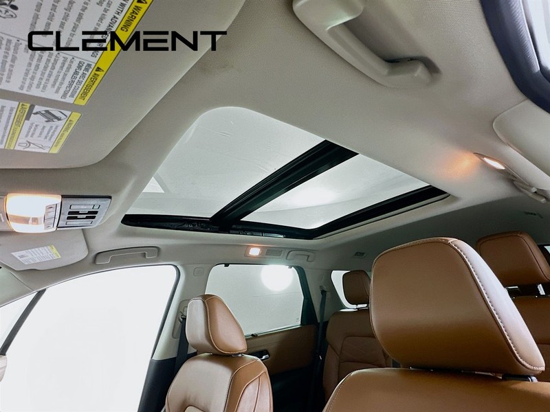 Nissan Pathfinder Vehicle Full-screen Gallery Image 26