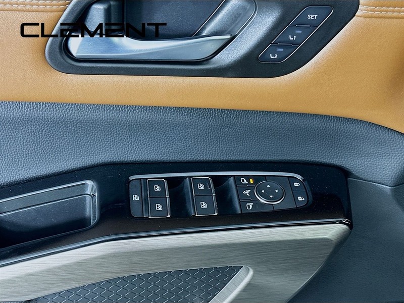 Nissan Pathfinder Vehicle Full-screen Gallery Image 28