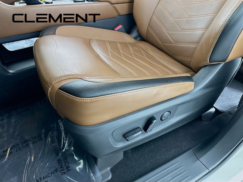 Nissan Pathfinder Vehicle Full-screen Gallery Image 30