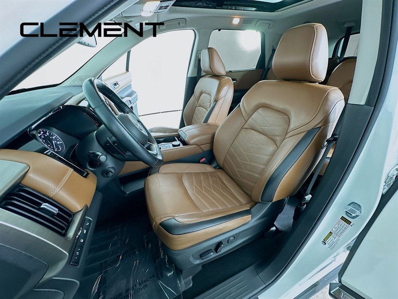Nissan Pathfinder Vehicle Full-screen Gallery Image 31