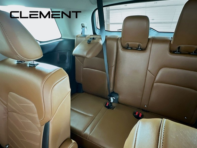 Nissan Pathfinder Vehicle Full-screen Gallery Image 34