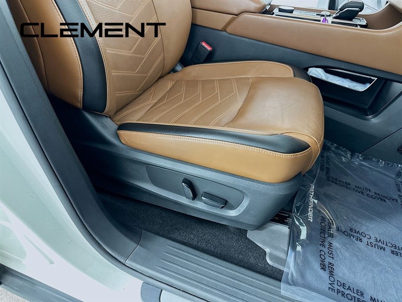 Nissan Pathfinder Vehicle Full-screen Gallery Image 36