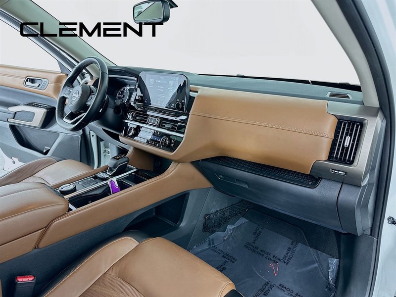 Nissan Pathfinder Vehicle Full-screen Gallery Image 37