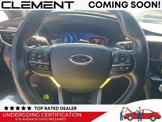 Ford Explorer Vehicle Full-screen Gallery Image 3