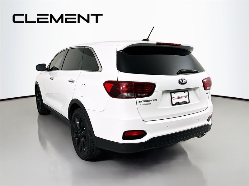 Kia Sorento Vehicle Full-screen Gallery Image 10