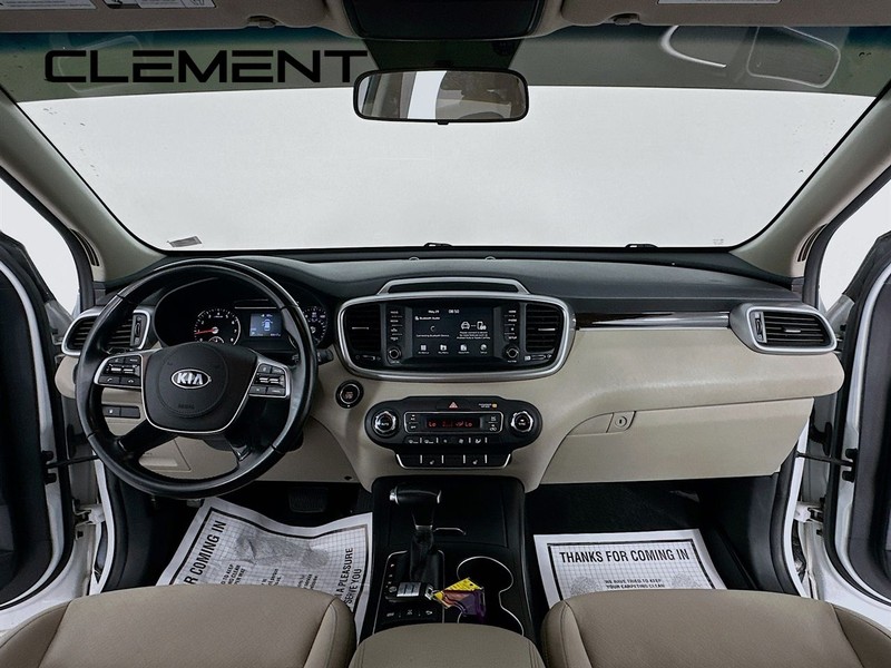 Kia Sorento Vehicle Full-screen Gallery Image 12