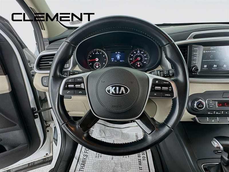 Kia Sorento Vehicle Full-screen Gallery Image 15