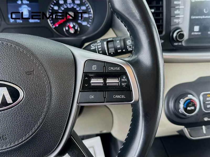 Kia Sorento Vehicle Full-screen Gallery Image 17
