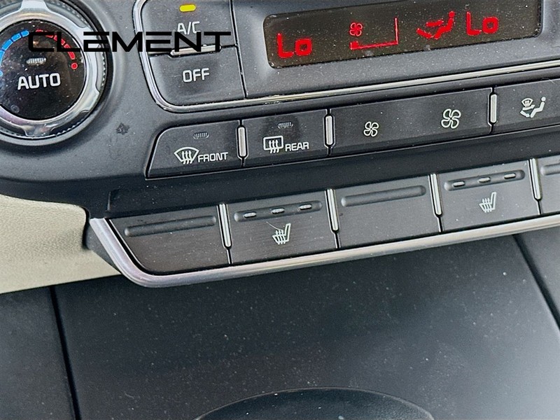Kia Sorento Vehicle Full-screen Gallery Image 23