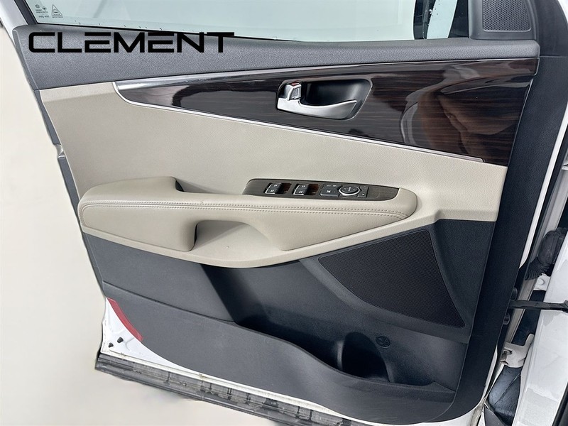 Kia Sorento Vehicle Full-screen Gallery Image 27