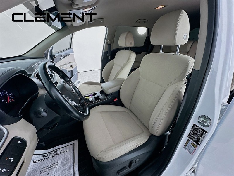 Kia Sorento Vehicle Full-screen Gallery Image 29