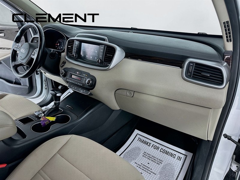 Kia Sorento Vehicle Full-screen Gallery Image 33
