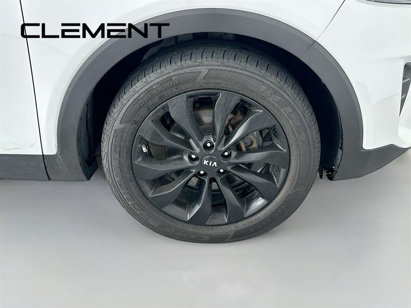 Kia Sorento Vehicle Full-screen Gallery Image 35