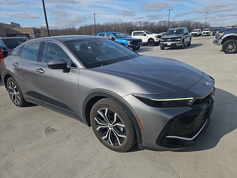 Toyota Crown Vehicle Image 03