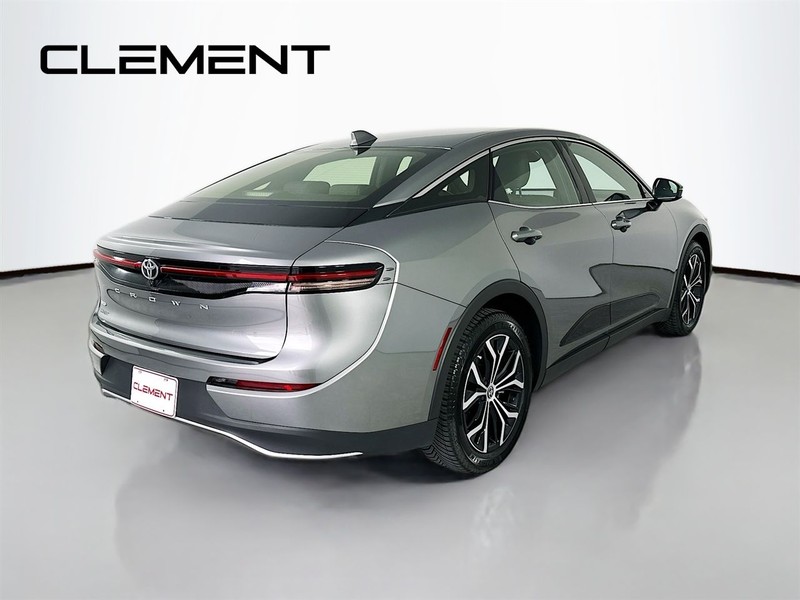 Toyota Crown Vehicle Image 07