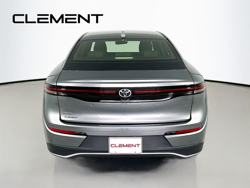 Toyota Crown Vehicle Image 08