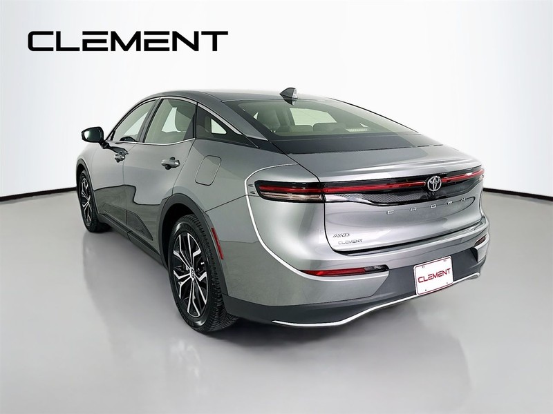 Toyota Crown Vehicle Image 10