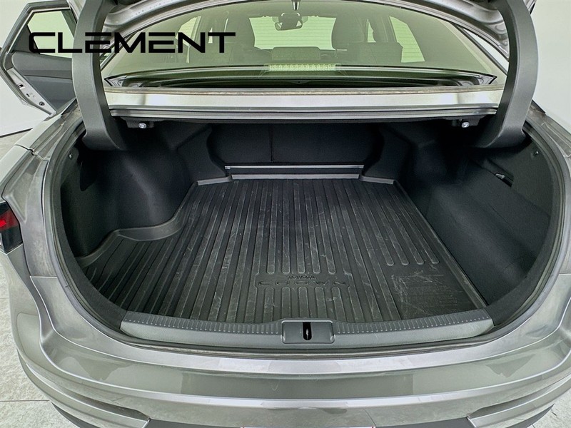 Toyota Crown Vehicle Image 11