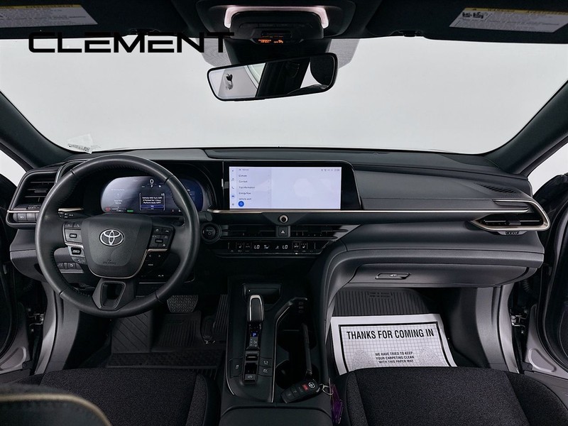 Toyota Crown Vehicle Image 12