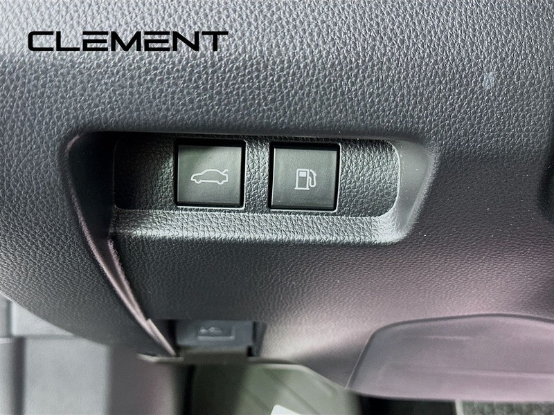 Toyota Crown Vehicle Image 14