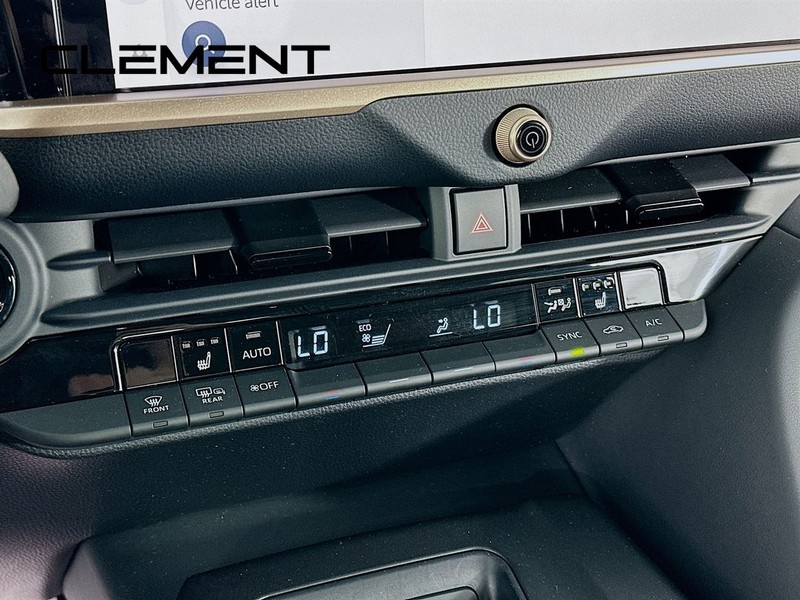 Toyota Crown Vehicle Image 22