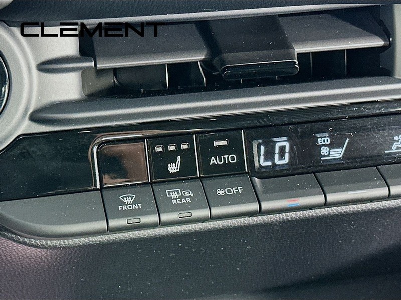 Toyota Crown Vehicle Image 23