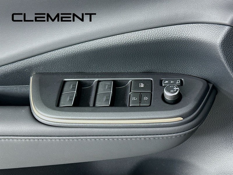 Toyota Crown Vehicle Image 26